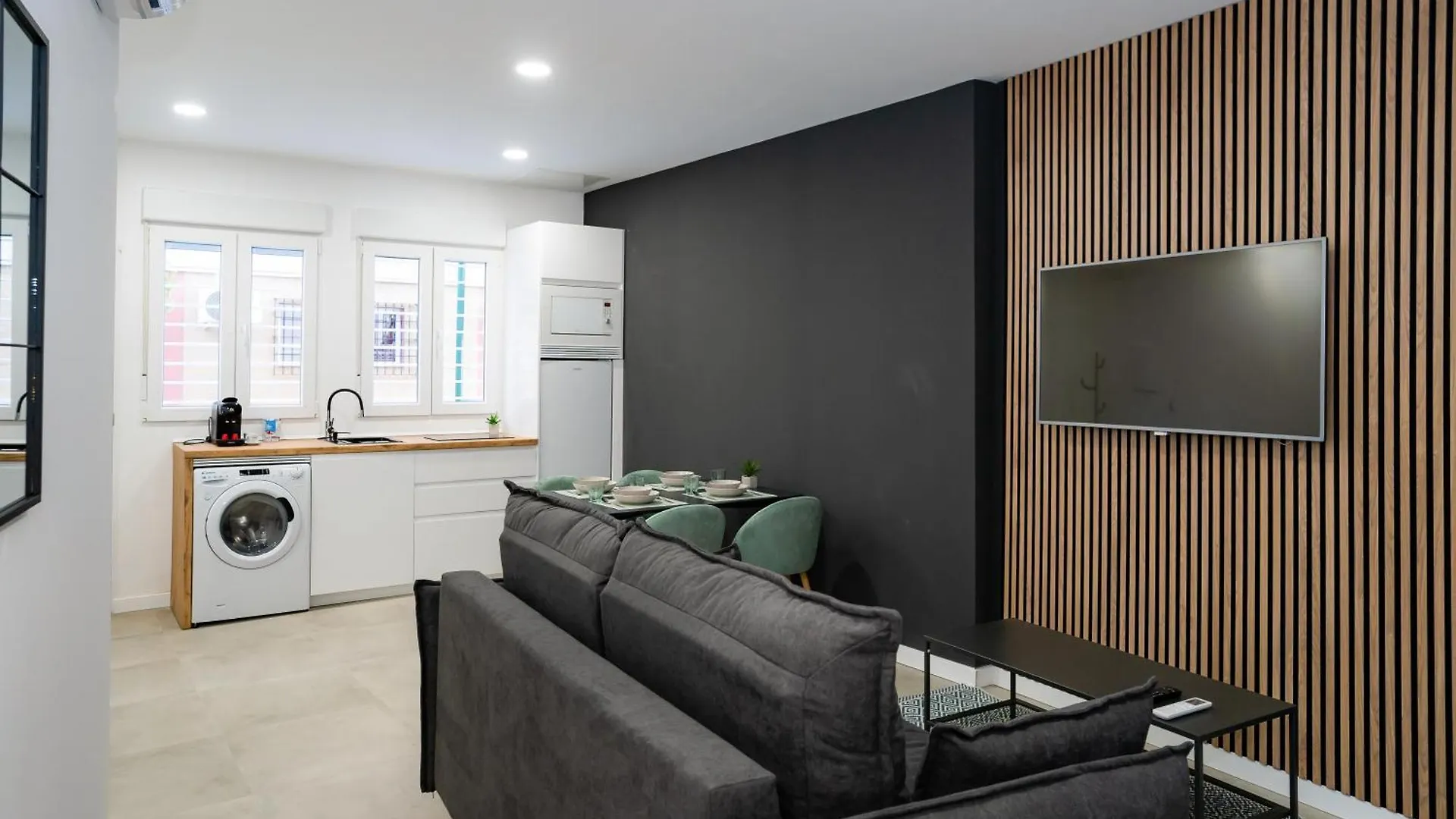 Apartamento Nomad Malaga - Airport III 0*,
