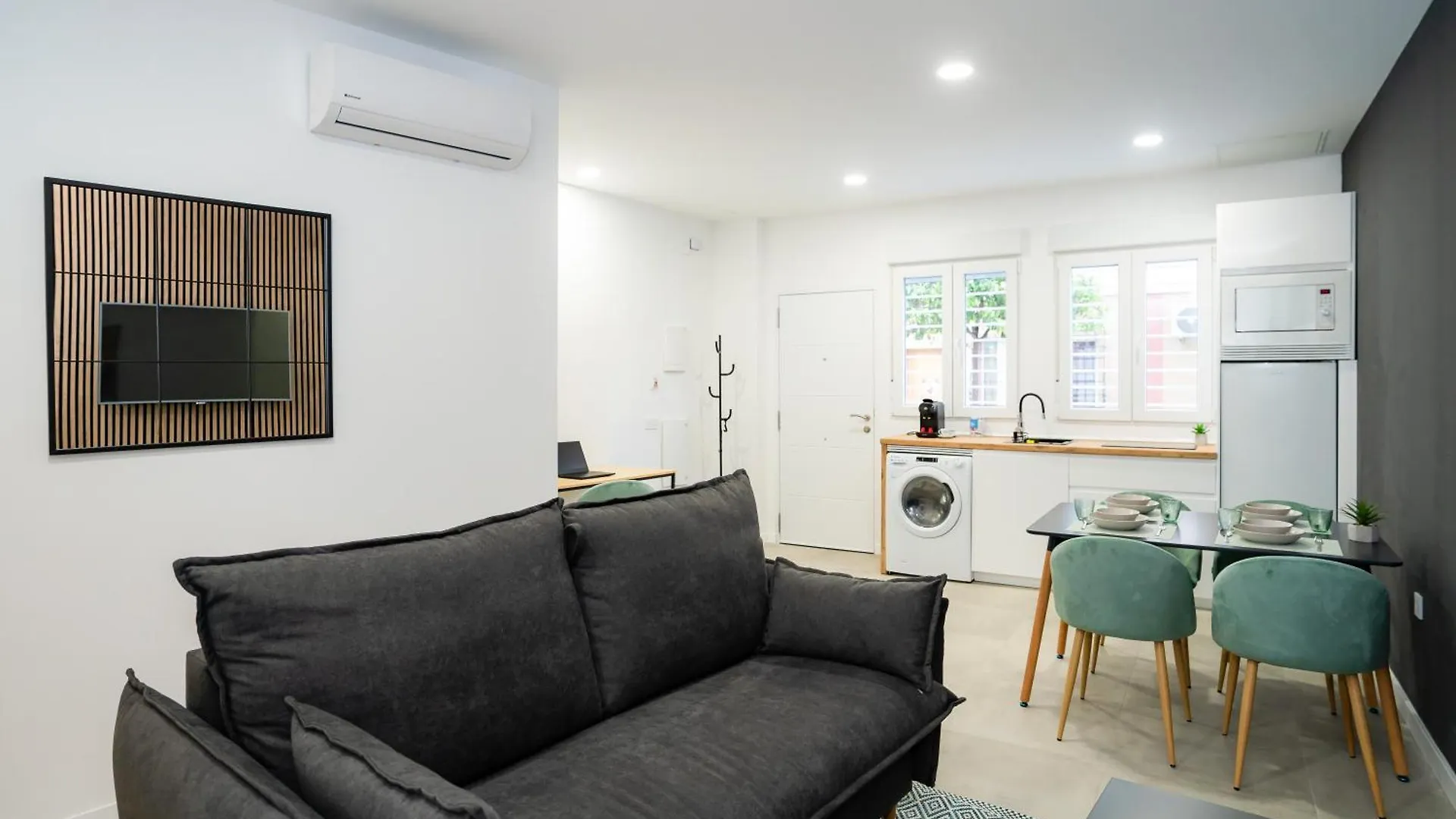 Nomad Malaga - Airport III Apartment